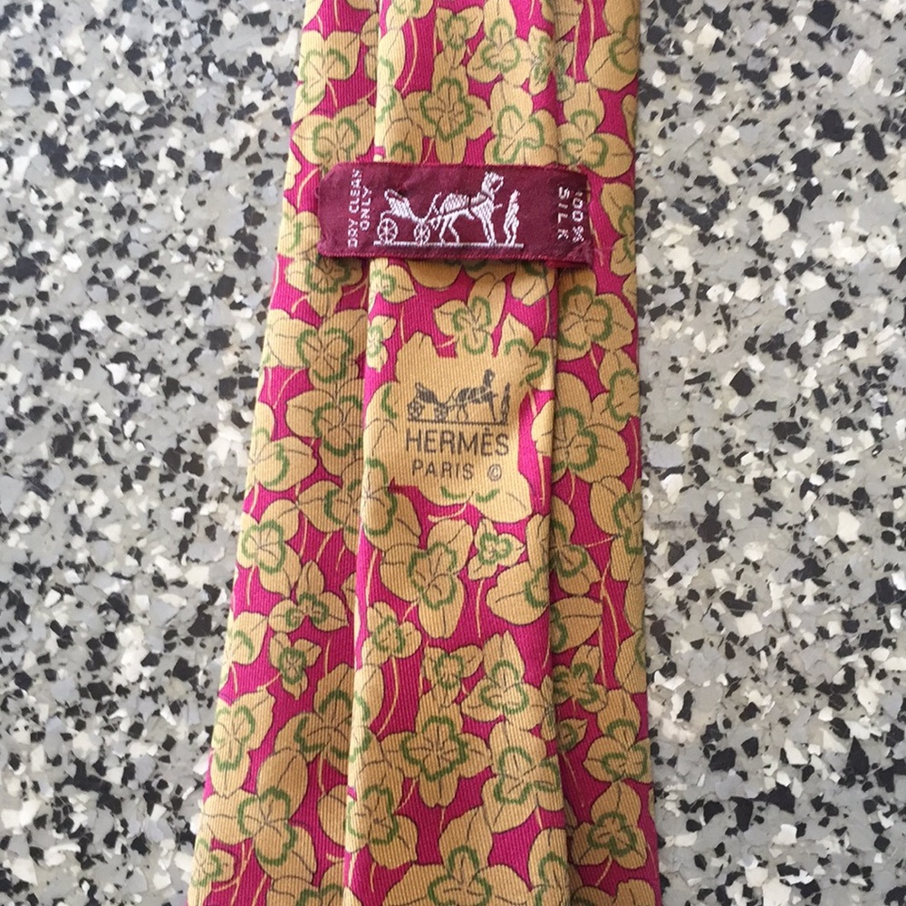Hermès Paris pink & gold three-leaf clover tie